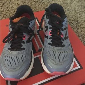 New Balance 860v8 running shoes